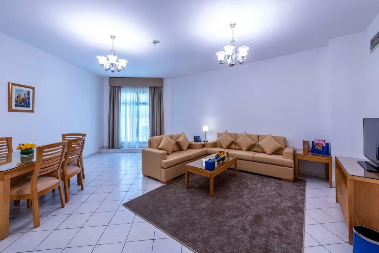 Roda Al Murooj Residences Dubái Exterior foto